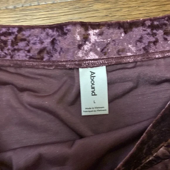 Abound mini skirt with slit. BNWT - Picture 2 of 5